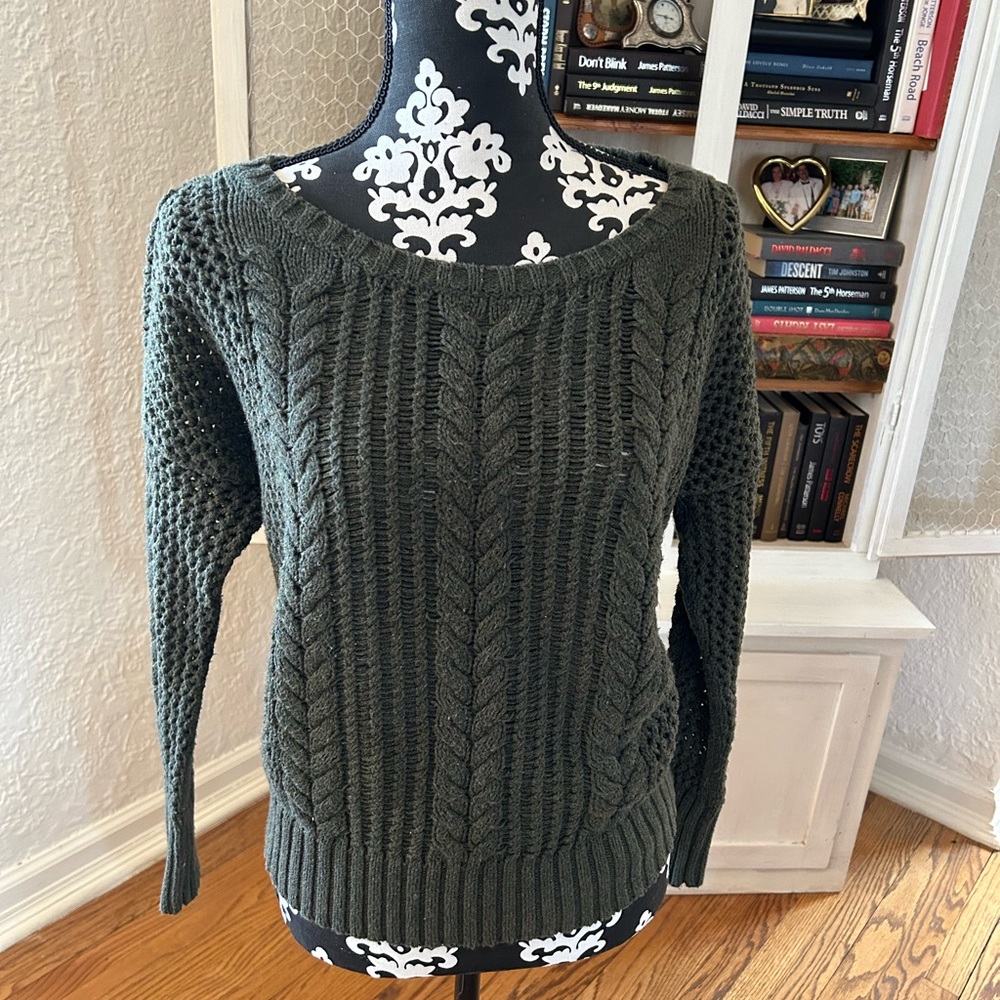 Size medium American Eagle sweater